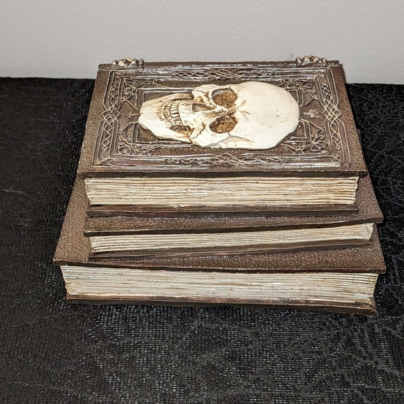 Victorian Gothic Spells and Potions Books - Picture 3 of 3